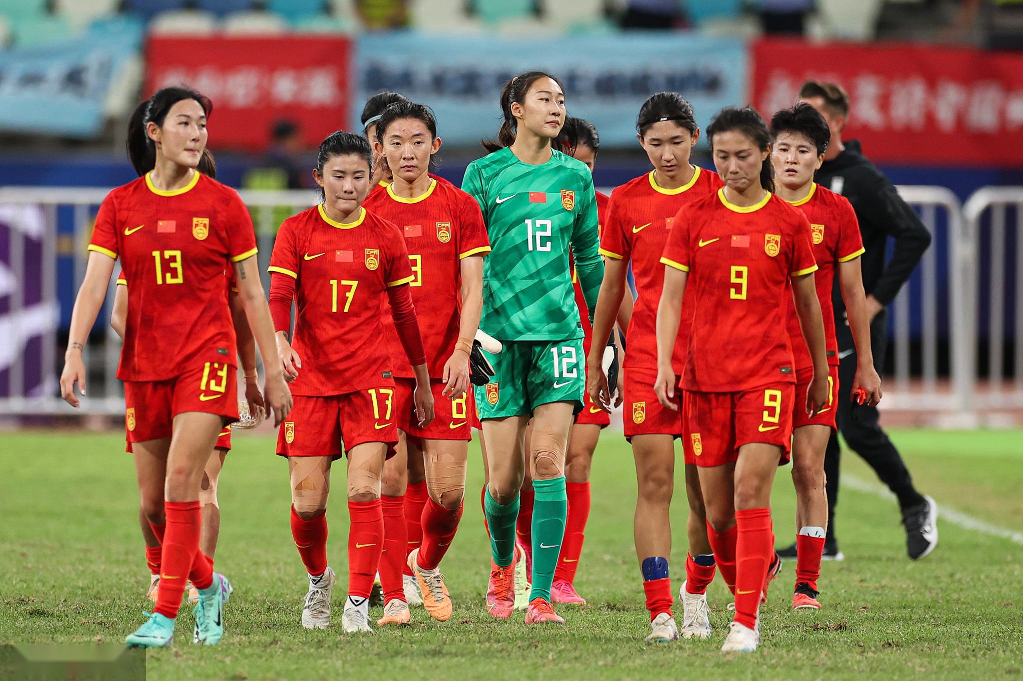 体育盛事新闻：中国女足强势再度问鼎